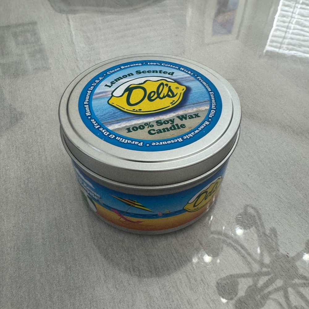 NWT Del’s Rhode Island Lemonade Lemon Scented Soy Wax Candle
